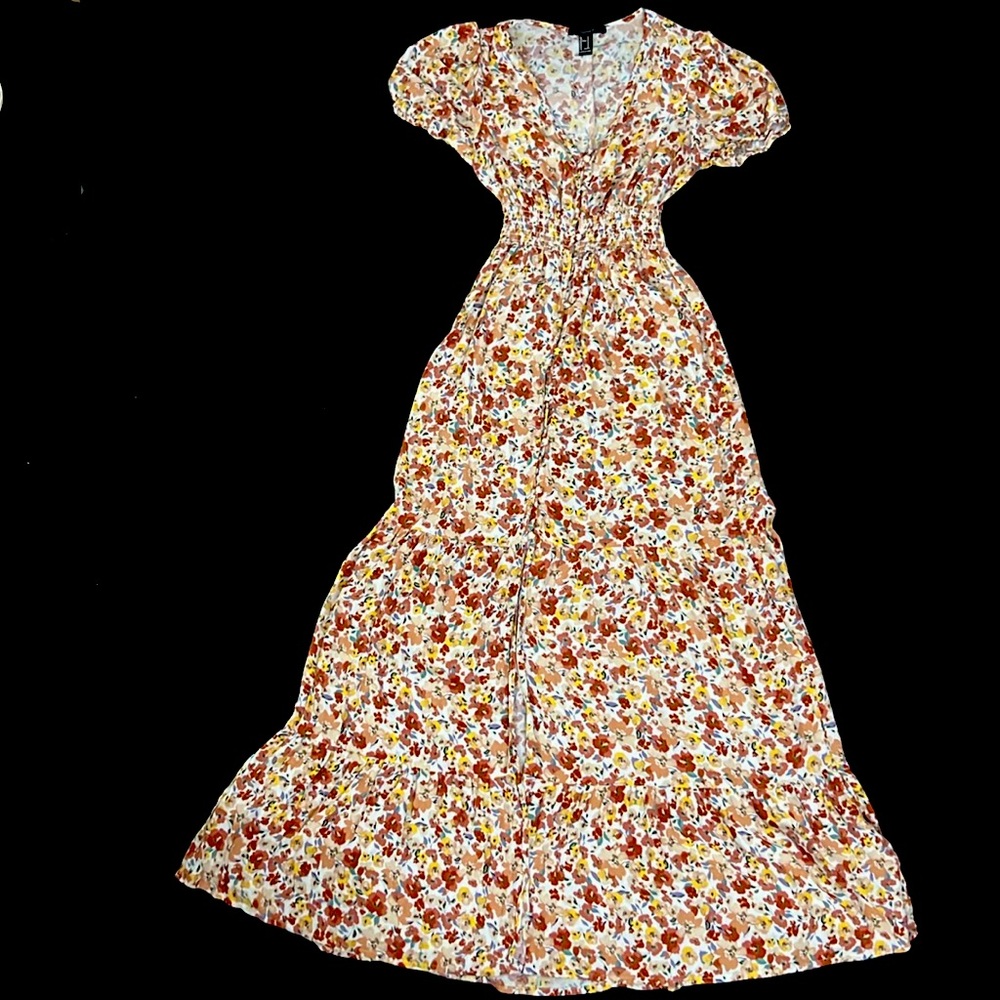 Forever 21 floral maxi dress. Open back. Size Small. Used.